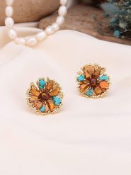 Pierres de Jade Pozłacane kolczyki-wkrętki z perłami i turkusami rozmiar: onesize. Brązowe kolczyki Pierres de Jade, z perłą, pozłacane. Za 60.99 zł.