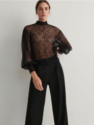 Koronkowa bluzka - czarny. Czarne bluzki Reserved, l, bez wzorów, z koronki, bez kołnierzyka, bez ramiączek. Za 109.99 zł.