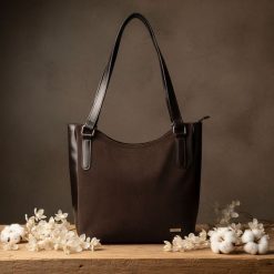 Shopperka hobo bag SHE skóra zamszowa 603 czekolada. Brązowe shopper bag SHE, bez wzorów, z materiału, duże, zamszowe, bez dodatków. Za 399.99 zł.