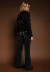 Czarny Welurowy Komplet Dresowy Bluza i Spodnie ze Zdobieniem z Cyrkonii Velea. Czarne bluzy Renee, m, z aplikacjami, z dresówki, sportowe, bez ramiączek, z kapturem. Za 79.99 zł.