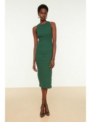 Trendyol Sukienka w kolorze zielonym rozmiar: M. Zielone sukienki Trendyol, na imprezę, m, bez wzorów, sportowe, bez kołnierzyka, bez ramiączek, midi, sportowe. Za 48.16 zł.