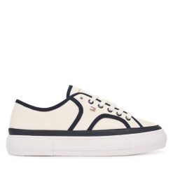Tenisówki Tommy Hilfiger. Białe trampki Tommy Hilfiger, bez wzorów, bez zapięcia. Za 409.99 zł.