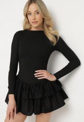 Czarna Rozkloszowana Sukienka z Długim Rękawem i Falbanką Reonaria. Czarne sukienki Born2be, na co dzień, bez wzorów, eleganckie, bez kołnierzyka, bez ramiączek, mini, rozkloszowane. W wyprzedaży za 76.49 zł.