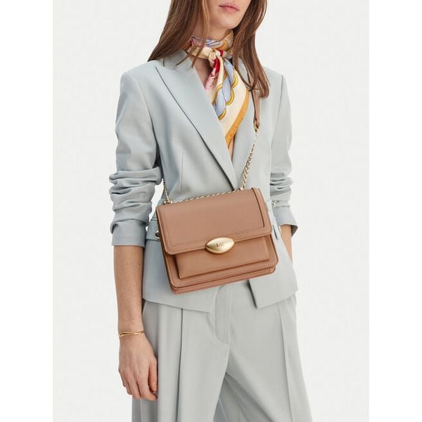 Torebka GINO ROSSI. Czerwone kopertówki Gino Rossi, bez wzorów, wizytowe, bez dodatków. Za 299.99 zł.