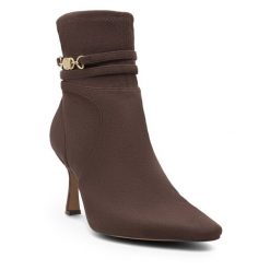 Botki Nine West. Brązowe botki Nine West, bez wzorów, bez obcasa, na słupku, bez zapięcia. Za 139.99 zł.