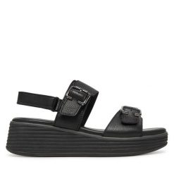 Sandały Lasocki. Czarne sandały Lasocki, bez wzorów, bez obcasa, na koturnie, bez zapięcia. Za 169.99 zł.