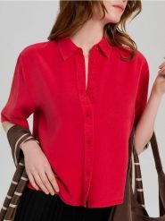 Koszula z krótkim rękawem z lyocellu - czerwony. Czerwone koszule Sinsay, l, bez wzorów, z lyocellu, bez kołnierzyka, bez ramiączek. Za 49.99 zł.