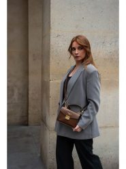 Victor & Hugo Paris Skórzana torebka "Leah" w kolorze brązowym - 18,5 x 12,5 x 6 cm rozmiar: onesize. Brązowe torebki klasyczne Victor & Hugo Paris, bez wzorów, z materiału, przez ramię, bez dodatków. Za 239.99 zł.