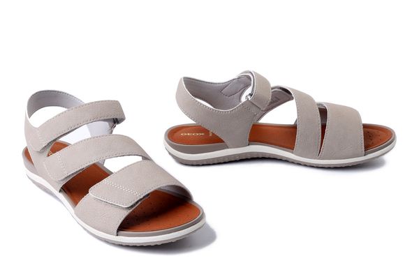 GEOX D S.VEGA D35R6A 000EK C5004 sand, sandały damskie. Brązowe sandały Geox, bez wzorów, bez obcasa, bez zapięcia. Za 379.90 zł.