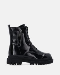 LAKIEROWANE BOTKI Z OZDOBĄ GSZ23-718 BLK L. Botki Venezia, z aplikacjami, z lakierowanej skóry, bez obcasa, bez zapięcia. Za 279.00 zł.