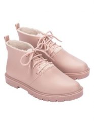 Melissa Botki w kolorze jasnoróżowym rozmiar: 35/36. Różowe botki Melissa, bez wzorów, bez obcasa, bez zapięcia. Za 203.99 zł.