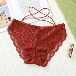 Figi koronkowe z paskami na co dzień i na specjalne okazje Milou. Brązowe figi Intica, bez wzorów, z koronki. Za 59.00 zł.