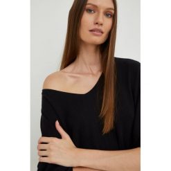 Answear Lab sweter damski kolor czarny lekki. Czarne swetry Answear Lab, m, bez wzorów, z dzianiny, bez ramiączek. Za 129.99 zł.