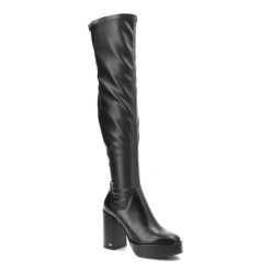 Czarne Skórzane Kozaki Chebello Eleganckie Obuwie Damskie. Czarne kozaki CheBello, z aplikacjami, ze skóry, eleganckie, bez obcasa, na obcasie, bez zapięcia. Za 569.99 zł.