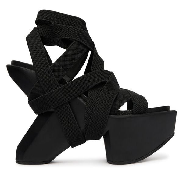 Sandały United Nude. Czarne sandały United Nude, bez wzorów, bez obcasa, na koturnie, bez zapięcia. Za 1,555.99 zł.