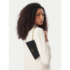 Torebka KARL LAGERFELD. Czarne torebki klasyczne KARL LAGERFELD, bez wzorów, klasyczne, bez dodatków. Za 849.99 zł.
