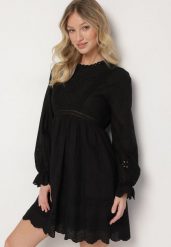 Czarna Sukienka Boho o Rozkloszowanym Kroju z Haftowanymi Zdobieniami Ifflina. Czarne sukienki Born2be, na co dzień, l, z aplikacjami, z materiału, boho, bez kołnierzyka, bez ramiączek, mini, rozkloszowane. Za 139.99 zł.