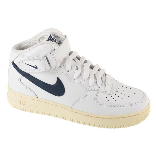 Buty sportowe Sneakersy damskie, Air Force 1 '07 Mid. Białe buty sportowe lifestyle Nike, bez wzorów, sportowe, bez zapięcia, Nike Air Force. Za 529.99 zł.