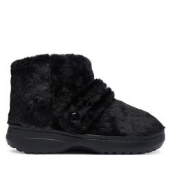 Kapcie Crocs. Czarne kapcie Crocs, bez wzorów. Za 379.99 zł.