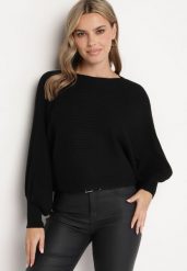 Czarny Sweter z Wiskozą Typu Nietoperz Sallindria. Czarne swetry Born2be, m, bez wzorów, z jeansu, eleganckie, bez ramiączek. W wyprzedaży za 59.49 zł.