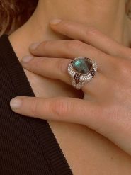 Les Petites Précieuses Pozłacany pierścionek z kamieniami szlachetnymi rozmiar: 52. Szare pierścionki Les Petites Précieuses, z cyrkonią, pozłacane. Za 330.97 zł.