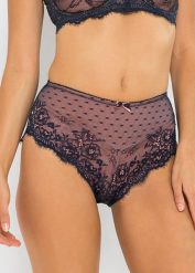 Figi maxi z materiału z recyklingu. Niebieskie figi bonprix, bez wzorów, z koronki. Za 39.99 zł.