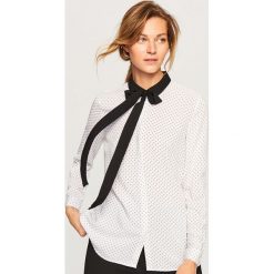 Koszula z wiązaniem przy kołnierzu - Kremowy. Koszule marki QUECHUA. W wyprzedaży za 39.99 zł.
