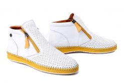 MANITU 990763-03 weiss, botki damskie. Białe botki Manitu, bez wzorów, ze skóry, bez obcasa, bez zapięcia. Za 271.92 zł.