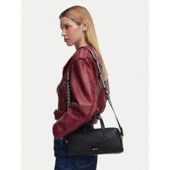 Torebka Karl Lagerfeld Jeans. Czarne torebki klasyczne Karl Lagerfeld Jeans, bez wzorów, z jeansu, klasyczne, bez dodatków. Za 649.99 zł.