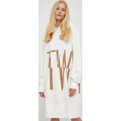 Twinset sukienka kolor beżowy mini oversize. Brązowe sukienki Twinset, s, bez wzorów, z dzianiny, bez kołnierzyka, bez ramiączek, maxi, oversize. W wyprzedaży za 519.99 zł.