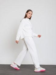 BGN Spodnie dresowe w kolorze białym rozmiar: 38. Białe spodnie dresowe BGN, bez wzorów, z dresówki. Za 100.99 zł.