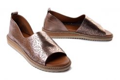ARTIKER RELAKS 52C0927 bronze, sandały damskie. Żółte sandały Artiker Relaks, w ażurowe wzory, ze skóry, bez obcasa, bez zapięcia. Za 234.90 zł.