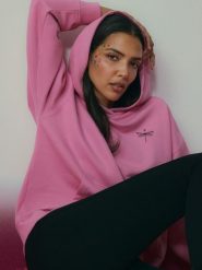 4F Bluza dresowa loose z kapturem damska - różowa XS. Czerwone bluzy 4f, xs, bez wzorów, z bawełny, klasyczne, bez ramiączek, z kapturem. Za 189.99 zł.