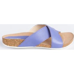 Klapki na korku - skóra naturalna - model 341 - kolor liliowy (39). Białe klapki Zapato, bez wzorów, z jeansu, klasyczne, bez obcasa, na płaskiej podeszwie, bez zapięcia. W wyprzedaży za 251.10 zł.