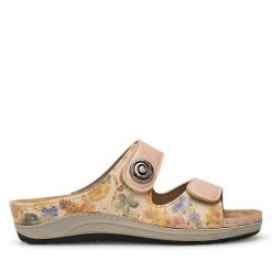 Klapki Inblu. Czerwone klapki Inblu, bez wzorów, bez obcasa, bez zapięcia. Za 129.99 zł.