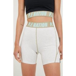 P.E Nation szorty treningowe Upward damskie kolor szary z nadrukiem high waist. Szare szorty sportowe P.E Nation, bez wzorów, z bawełny, z podwyższonym stanem. W wyprzedaży za 209.99 zł.