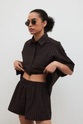 Szorty w paski w kolorze BROWN ESPRESSO - SHELLY-S. Brązowe szorty Marsala, bez wzorów, z bawełny. W wyprzedaży za 79.95 zł.