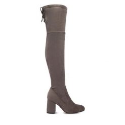 Kozaki Nine West. Szare kozaki Nine West, bez wzorów, bez obcasa, na słupku, bez zapięcia. Za 329.99 zł.
