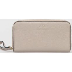 Armani Exchange portfel 948068.1A702 damski kolor beżowy. Brązowe portfele Armani Exchange, bez wzorów, z materiału. W wyprzedaży za 299.99 zł.