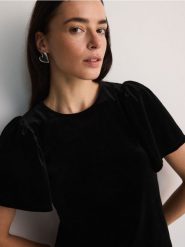 Welurowa bluzka - czarny. Czarne bluzki Reserved, l, bez wzorów, z dzianiny, bez kołnierzyka, bez ramiączek. W wyprzedaży za 35.99 zł.