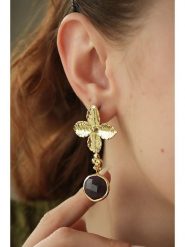 L'Atelier de Gaia Pozłacane kolczyki z ametystem rozmiar: onesize. Żółte kolczyki L'Atelier de Gaia, z ametystem, pozłacane. Za 83.42 zł.