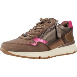 Buty CARMELA 162517C Brąz. Brązowe buty trekkingowe Carmela, ze skóry, bez zapięcia. Za 404.23 zł.