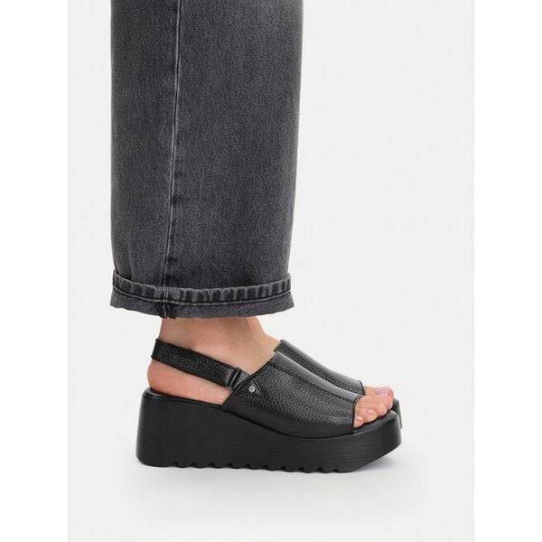 Sandały G-Star. Czarne sandały G-Star, bez wzorów, retro, bez obcasa, na koturnie, bez zapięcia. Za 259.99 zł.