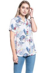 DAMSKA KOSZULA MUSTANG EDDA AOP BLOUSE 1009460 11707. Koszule Mustang, s, bez wzorów, bez kołnierzyka, bez ramiączek. W wyprzedaży za 49.99 zł.