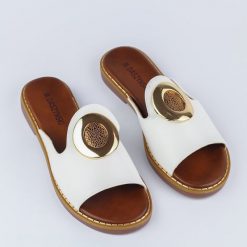 Białe klapki damskie M.Daszyński 2266-5. Białe klapki M.Daszyński, bez wzorów, ze skóry, eleganckie, bez obcasa, bez zapięcia. Za 129.00 zł.