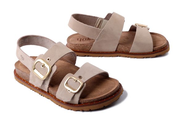 YOKONO BOLUS-252 NOB SAND, sandały damskie. Brązowe sandały Yokono, bez wzorów, bez obcasa, na płaskiej podeszwie, bez zapięcia. Za 235.92 zł.