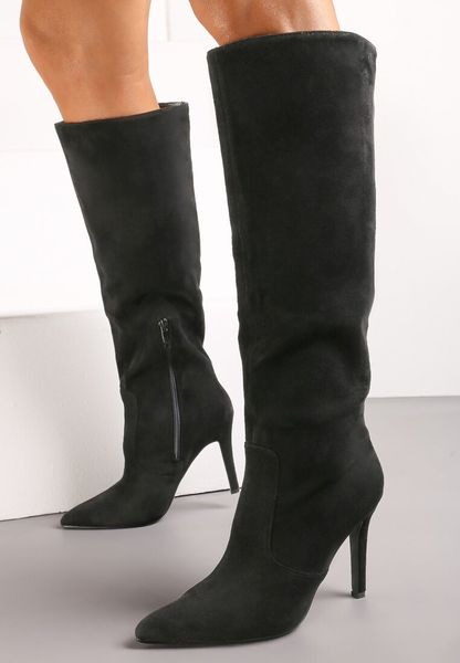 Czarne Kozaki przed Kolano na Szpilce z Noskiem w Szpic Modara. Czarne kozaki Renee, z aplikacjami, z jeansu, wizytowe, ze szpiczastym noskiem, przed kolano, bez obcasa, na obcasie, bez zapięcia. Za 149.99 zł.