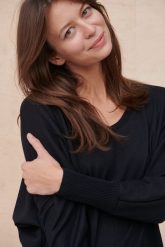 Sweter Damski Astley BS Czarny. Czarne swetry blue shadow, s, bez wzorów, z bawełny, eleganckie, bez ramiączek. Za 249.90 zł.