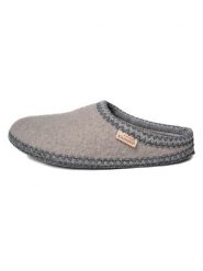 Living Kitzbühel Kapcie w kolorze szarym rozmiar: 39. Szare kapcie Living Kitzbühel, bez wzorów, z materiału. Za 154.95 zł.