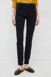 Emporio Armani spodnie damskie kolor czarny dopasowane medium waist. Czarne spodnie materiałowe Emporio Armani, bez wzorów, z materiału. W wyprzedaży za 599.99 zł.